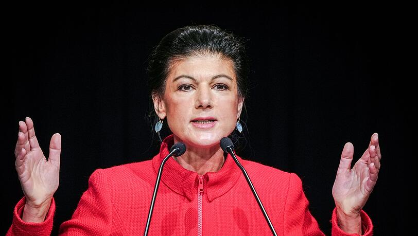 Sahra Wagenknecht, Parteivorsitzende, spricht beim Gründungsparteitag des "Bündnis Sahra Wagenknecht - für Vernunft und Gerechtigkeit".