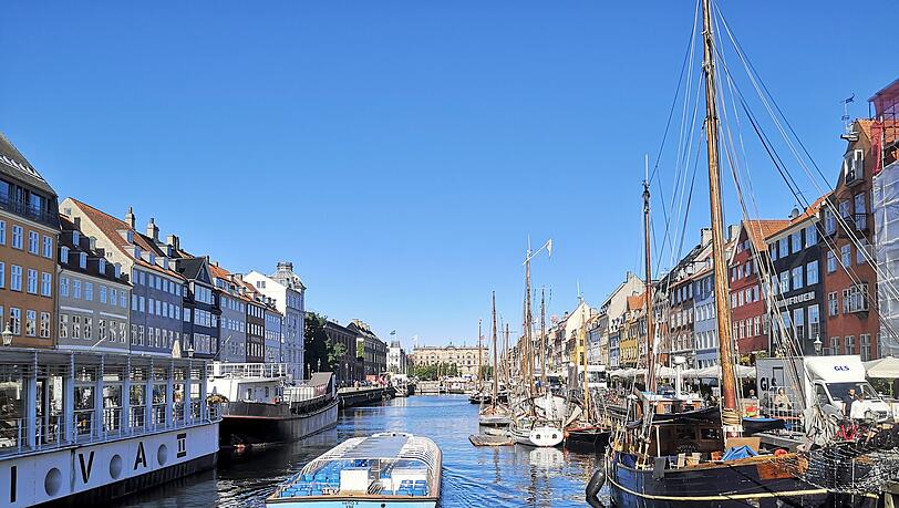 So idyllisch: Der "Nyhavn" in der dänischen Hauptstadt Kopenhagen ist bei Touristen beliebt. (Archivbild) So idyllisch: Der "Nyhavn" in der dänischen Hauptstadt Kopenhagen ist bei Touristen beliebt. (Archivbild)