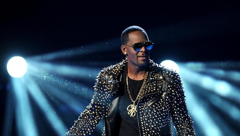 R. Kelly unterstützt Justin Bieber in dessen neuer Single R. Kelly unterstützt Justin Bieber in dessen neuer Single