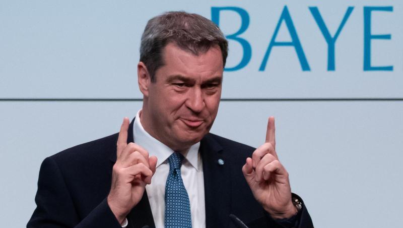 Markus Söder (CSU) spricht auf einem Podium. Hinter ihm ist der blaue Schriftzug "Bayern" zu sehen. Foto: Sven Hoppe/dpa Markus Söder (CSU) spricht auf einem Podium. Hinter ihm ist der blaue Schriftzug "Bayern" zu sehen. Foto: Sven Hoppe/dpa