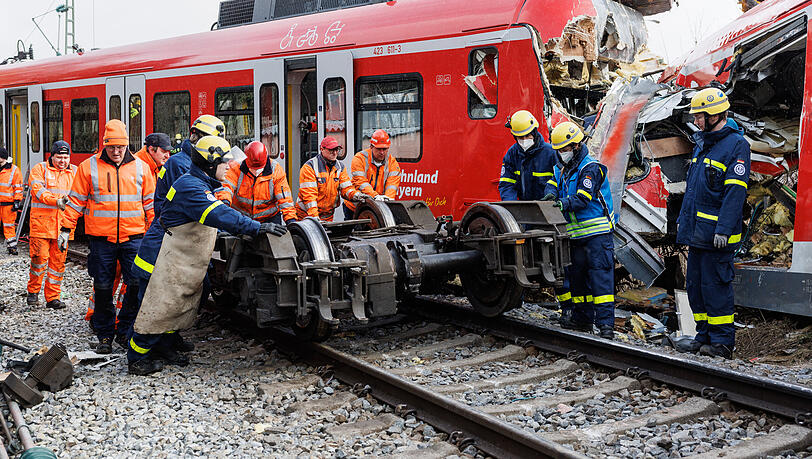 Am Donnerstag begann die Bergung der S-Bahnen.
