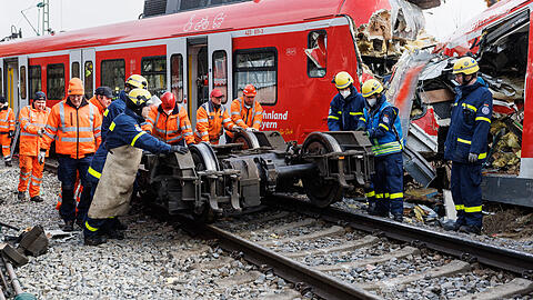 Am Donnerstag begann die Bergung der S-Bahnen.