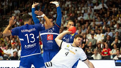 Kapitän Johannes Golla muss beim Handball-Test gegen Frankreich angeschlagen raus.