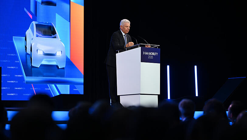 Der Münchner Oberbürgermeister Dieter Reiter (SPD) bei der IAA-Eröffnung. Der Münchner Oberbürgermeister Dieter Reiter (SPD) bei der IAA-Eröffnung.