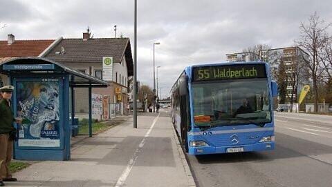 Hier an der Haltestelle der Linie 55 an der Weddigenstraße ereignete sich der Unfall zwischen Radler und Fahrgast. Hier an der Haltestelle der Linie 55 an der Weddigenstraße ereignete sich der Unfall zwischen Radler und Fahrgast.