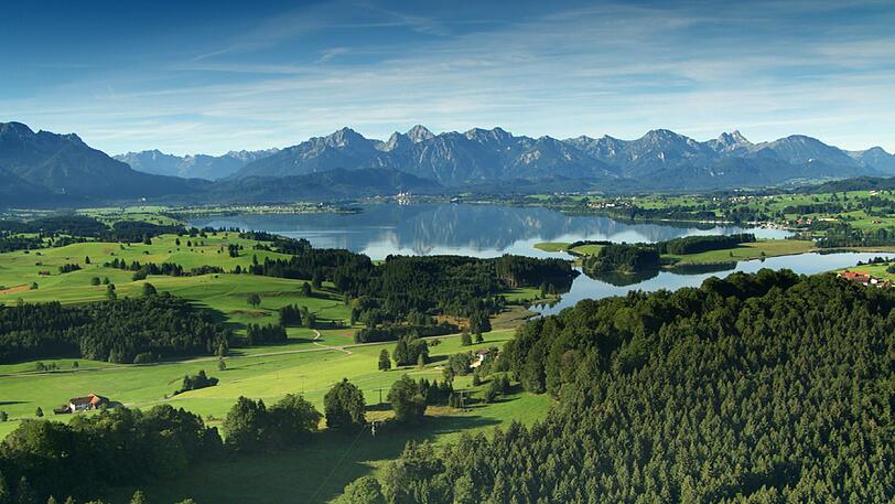 Deutschland von oben - der Forggensee im Allgäu.