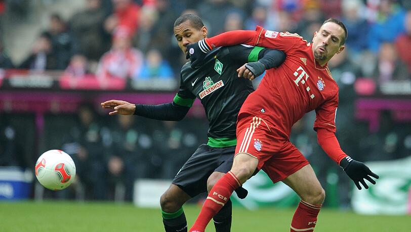 FRANCK RIBÉRY wurden gegen Brmeen drei Tore geklaut. Erst war Robben(1:0) schneller, dann machte Selassie das 3:0 und Gomez klaute ihm das 4:0. Die Wiedergutmachung war die Krönung: Der Volleyschlenzer zum 5:1 (87.). FRANCK RIBÉRY wurden gegen Brmeen drei Tore geklaut. Erst war Robben(1:0) schneller, dann machte Selassie das 3:0 und Gomez klaute ihm das 4:0. Die Wiedergutmachung war die Krönung: Der Volleyschlenzer zum 5:1 (87.).
