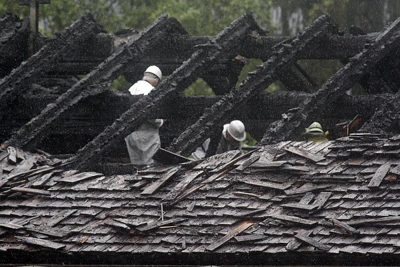 Nach dem verheerenden Brand in einem Gasthaus im Berchtesgadener Land sind sechs Leichen geborgen worden.