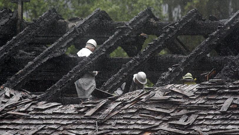 Nach dem verheerenden Brand in einem Gasthaus im Berchtesgadener Land sind sechs Leichen geborgen worden. Nach dem verheerenden Brand in einem Gasthaus im Berchtesgadener Land sind sechs Leichen geborgen worden.