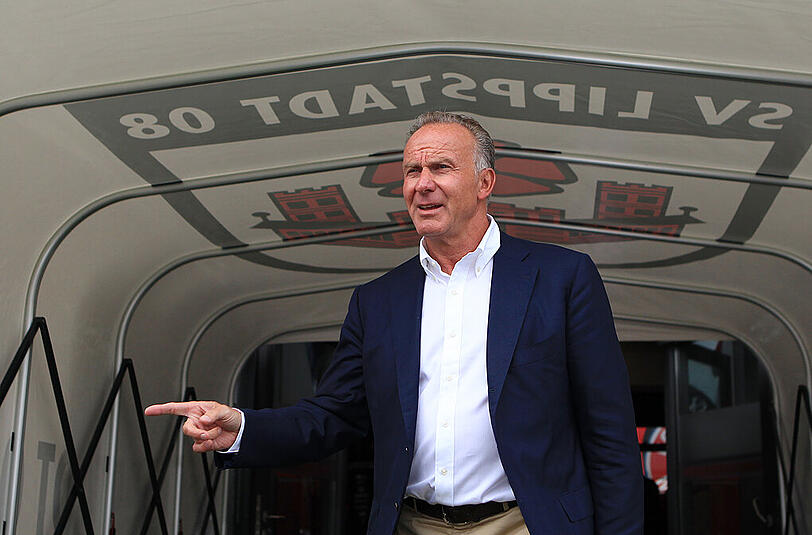 Bayerns Vorstandschef Karl-Heinz Rummenigge beim Testspiel des FCB in Lippstadt.