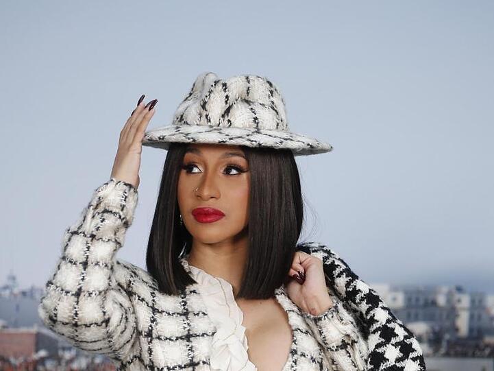 Sängerin Cardi B kam zur Chanel-Show in Paris.