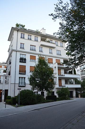 München, die nördlichste Stadt Italiens? Die Lenbachgärten vermitteln das zumindest mit einem Hauch Toskana-Style und teuren Materialien.