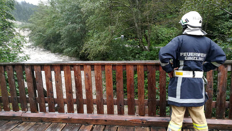 Wasserretter suchten noch am Sonntag stundenlang nach dem Mann. Wasserretter suchten noch am Sonntag stundenlang nach dem Mann.