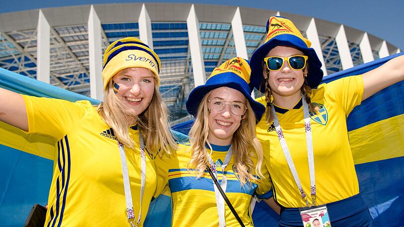 Bunt und lebendig: Fußball-Fans aus aller Herren Länder bevölkern während der WM die russischen Städte.