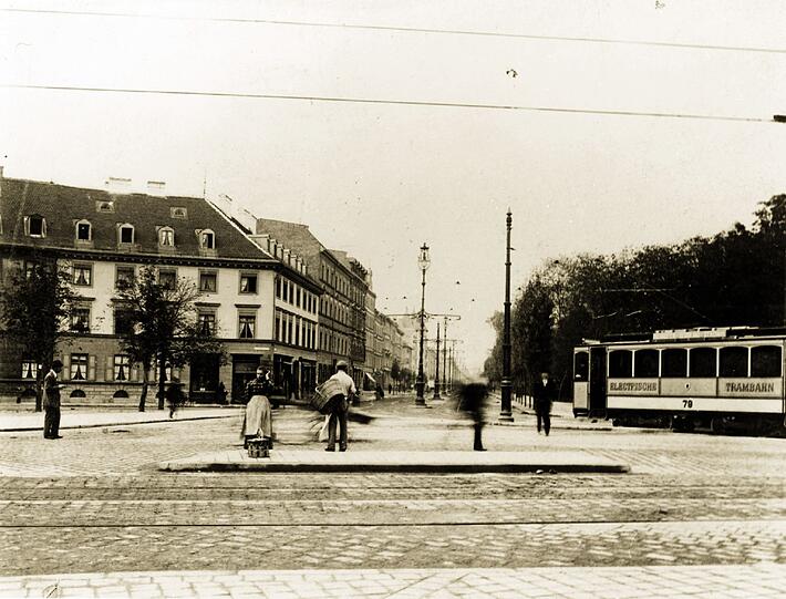 Zur gleichen Zeit enstanden ist dieses Foto der Lindwurmstraße am Sendlinger-Tor-Platz.