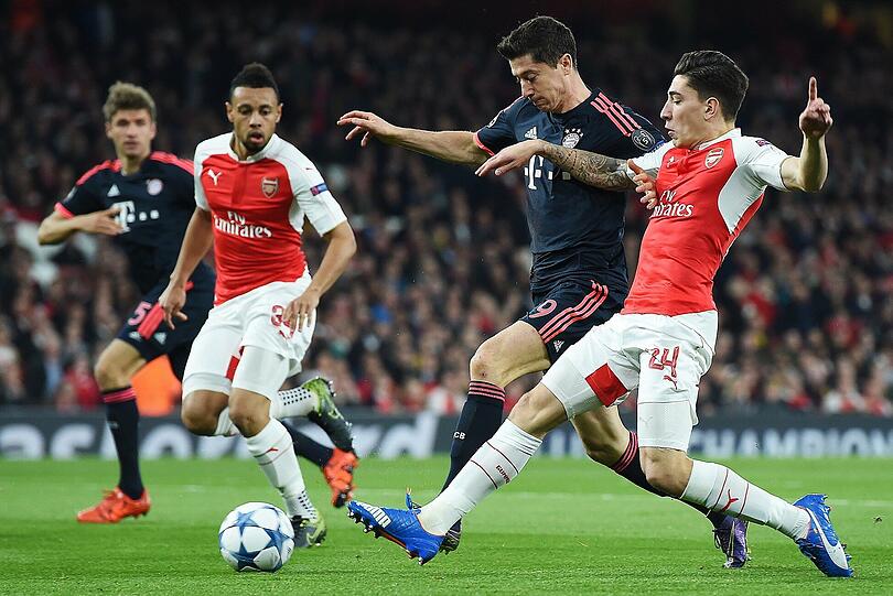 ROBERT LEWANDOWSKI: NOTE 3.
Der Mittelstürmer (22 Treffer in seinen letzten 16 Partien) anfangs sehr agil, fand in Cech seinen Meister.