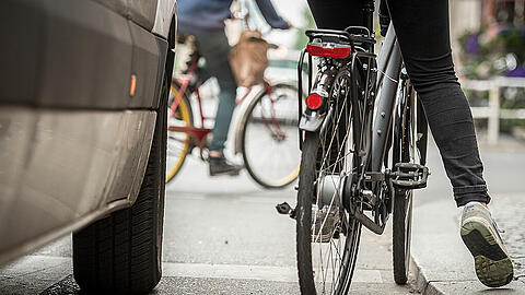 Zwischen Brienner Straße und Königsplatz soll eine Autospur zugunsten eines größeren Radwegs wegfallen.