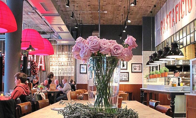 Die Restaurants der L'Osteria sind alle ähnlich gestaltet - im modernen Industrielook mit Kunst-Akzenten.