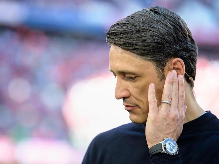 Trainer Niko Kovac vom FC Bayern München steht vor Spielbeginn am Spielfeldrand. Foto: Matthias Balk/Archivbild