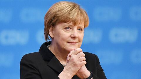 Die CDU-Bundesvorsitzende und Bundeskanzlerin Angela Merkel stehtbeim Bundesparteitag vor den Delegierten. Die CDU diskutiert unter anderem über die Flüchtlingspolitik.