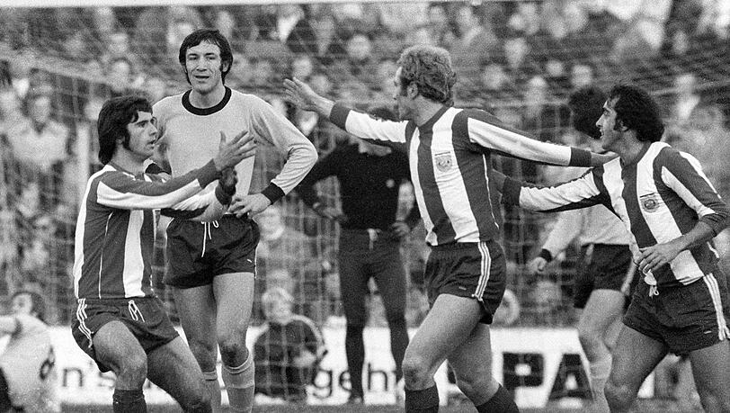 Die Jubel-Bayern: Gerd Müller (l.) und Uli Hoeneß. Die Jubel-Bayern: Gerd Müller (l.) und Uli Hoeneß.