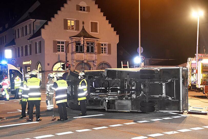 Freitagnacht ist es im Kreuzungsbereich Fürstenrieder Straße/Ecke Würmtalstraße zu einem Unfall mit zwei verletzten Personen gekommen.