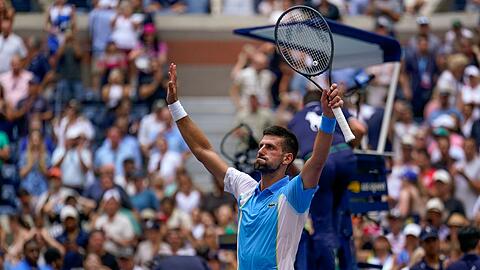 Novak Djokovic ist erneut ins Halbfinale bei den US Open eingezogen.
