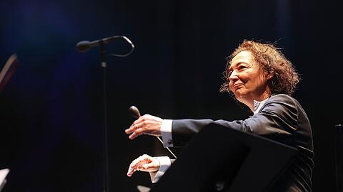 Nathalie Stutzmann ist eine von drei Dirigentinnen in diesem Jahr auf dem Gr&uuml;nen H&uuml;gel.