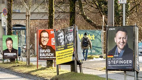 Wahlplakate in Ramersdorf - am Sonntag gilt's.