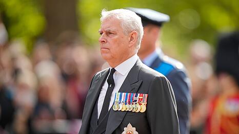 Andrew ist der zweitälteste Sohn von Queen Elizabeth II.