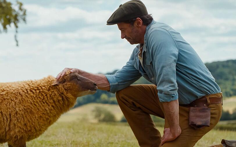 Schäfer George (Hugh Jackman) liebt seine Schafe sehr - und sie lieben ihn. Schäfer George (Hugh Jackman) liebt seine Schafe sehr - und sie lieben ihn.