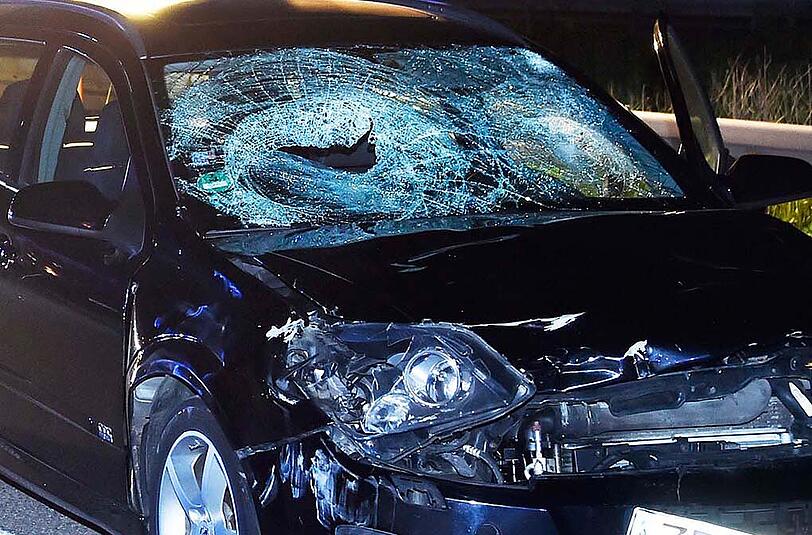 Am Freitagabend starb eine Frau nach einem Unfall auf der A92. Die Bilder.