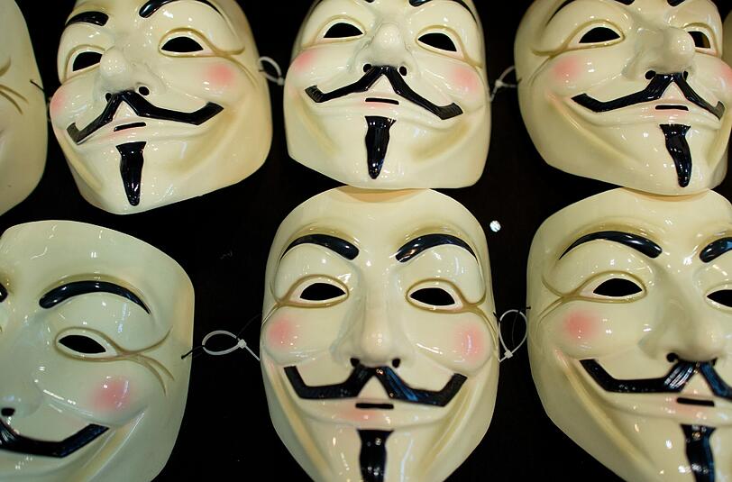 Einer der Täter war mit einer "Anonymus Masken" maskiert (Symbolbild).