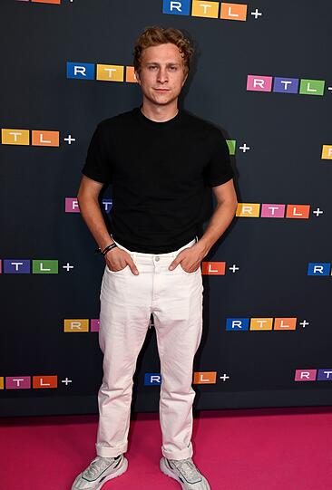 Max Hubacher