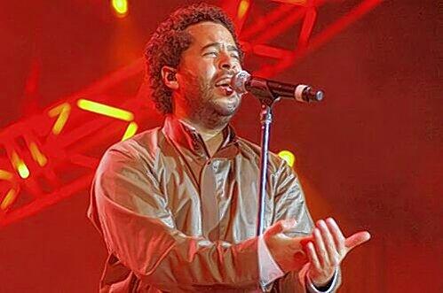 Ein sympathisches &bdquo;Ich&ldquo; mit glockenheller Stimme: Sänger Adel Tawil auf der Bühne in der Nürnberger Arena.