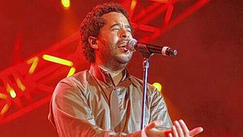 Ein sympathisches „Ich“ mit glockenheller Stimme: Sänger Adel Tawil auf der Bühne in der Nürnberger Arena. Ein sympathisches „Ich“ mit glockenheller Stimme: Sänger Adel Tawil auf der Bühne in der Nürnberger Arena.
