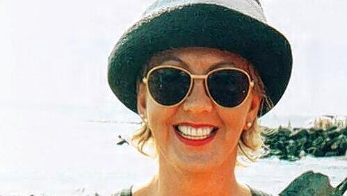 Das nette Lächeln täuscht: Elke C. (60) ist eine eiskalte Räuberin – und der Justiz keine Unbekannte. Ab Dienstag steht sie wieder vor Gericht. Das nette Lächeln täuscht: Elke C. (60) ist eine eiskalte Räuberin – und der Justiz keine Unbekannte. Ab Dienstag steht sie wieder vor Gericht.
