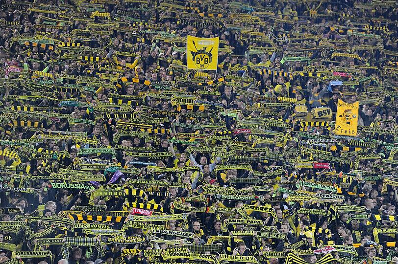 Schwarz-gelbes Meer: Die Dortmunder Südkurve.