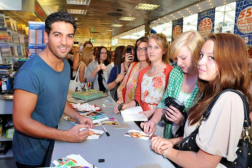 Smart, sexy, Single - Elyas M?Barek ist bei seiner Autogrammstunde im Müller im Tal sehr gefragt.