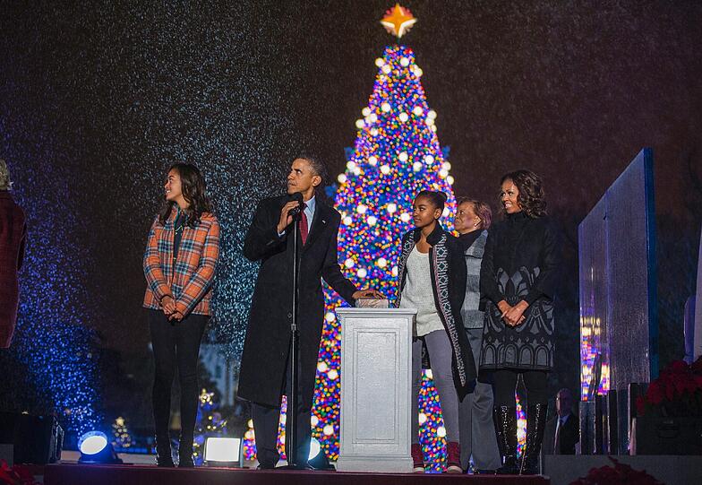 Merry Christmas! Der Weihnachtsbaum vor dem Weißen Haus leuchtet wieder. Die Bilder