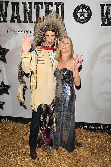 Noemi Matsutani mit dem Häußtling. Promis feiern die DressWestern Party zum Opening des Dresscoded Pop Up Store im Ingolstadt Village im Rilano No. 6 in München. Die Bilder.