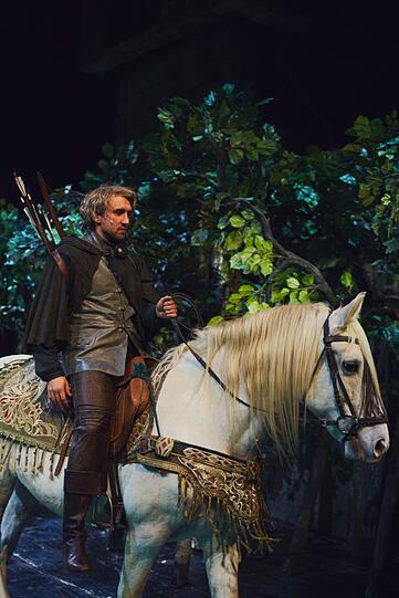 Szenen aus "Robin Hood" mit Thomas Lettow im Residenztheater.