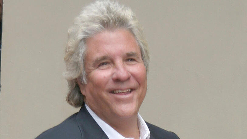 Jon Peters scheint erneut heiraten zu wollen.