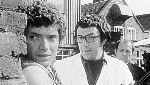 Mit der Serie "Die Profis" wurde Lewis Collins (r.) berühmt. Mit der Serie "Die Profis" wurde Lewis Collins (r.) berühmt.