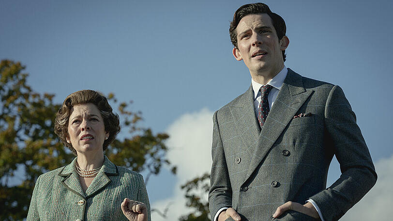 Olivia Colman als Queen und Josh O'Connor als Prinz Charles in "The Crown".