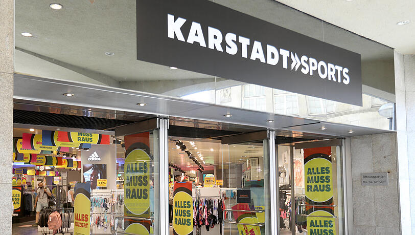Ein Bild aus den letzten Tagen: Ausverkauf bei Karstadt Sports. Ein Bild aus den letzten Tagen: Ausverkauf bei Karstadt Sports.