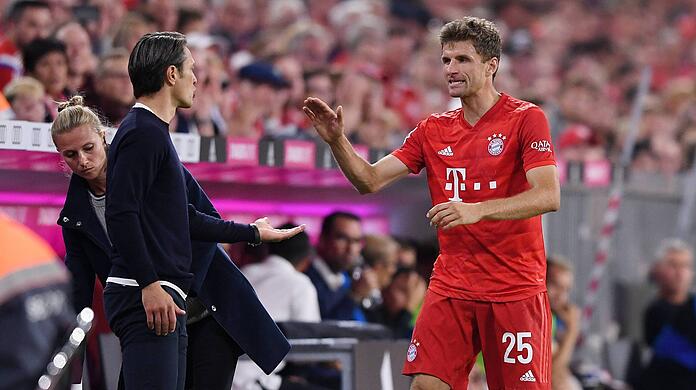 Szene aus dem Sommer 2019: Zwischen Thomas Müller (r.) und dem damaligen Bayern-Trainer Niko Kovac passt es nicht, ein Abschied erscheint mehr als möglich – doch es kommt anders.