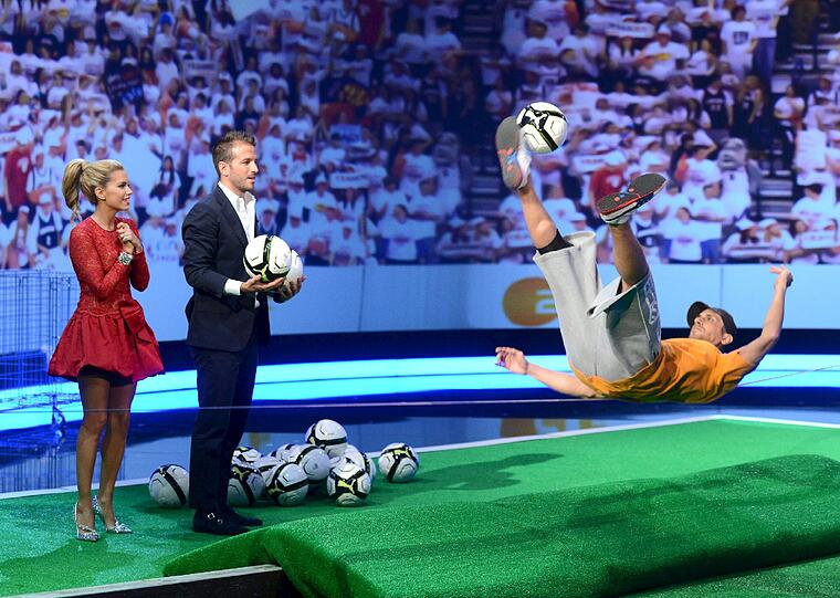 Schließlich wird traditionell der Wettkönig gekrönt: Obwohl er seine Fußball-Wette verloren hatte, gewann Slackliner Cihan Calis.