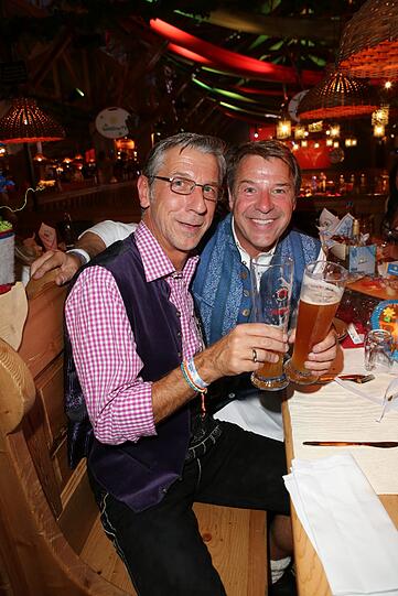 Patrick Lindner (r) mit Lebensgefährten Peter Schäfer.