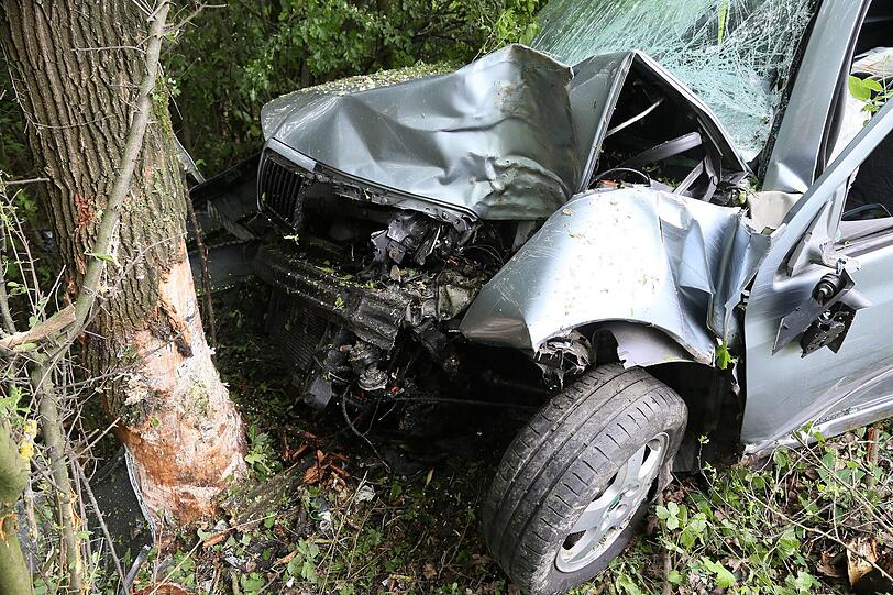 Zwei Schwerverletzte bei einem Verkehrsunfall im Landkreis Erding.